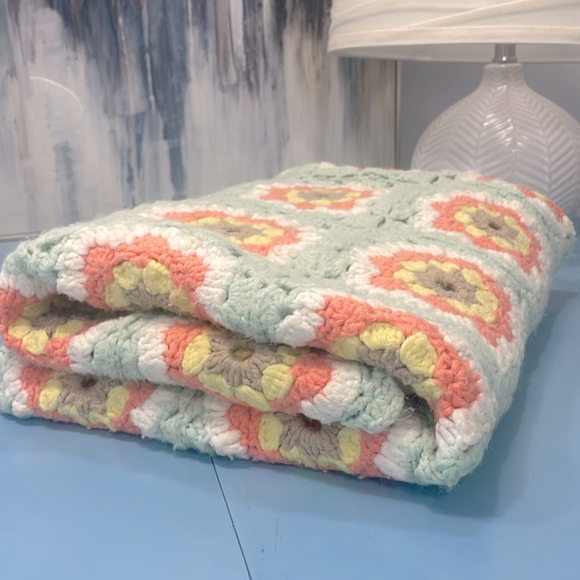 Vintage Granny Square Hand Crocheted Afghan Throw Blanket Approx. 30”x56.75” - Picture 8 of 9